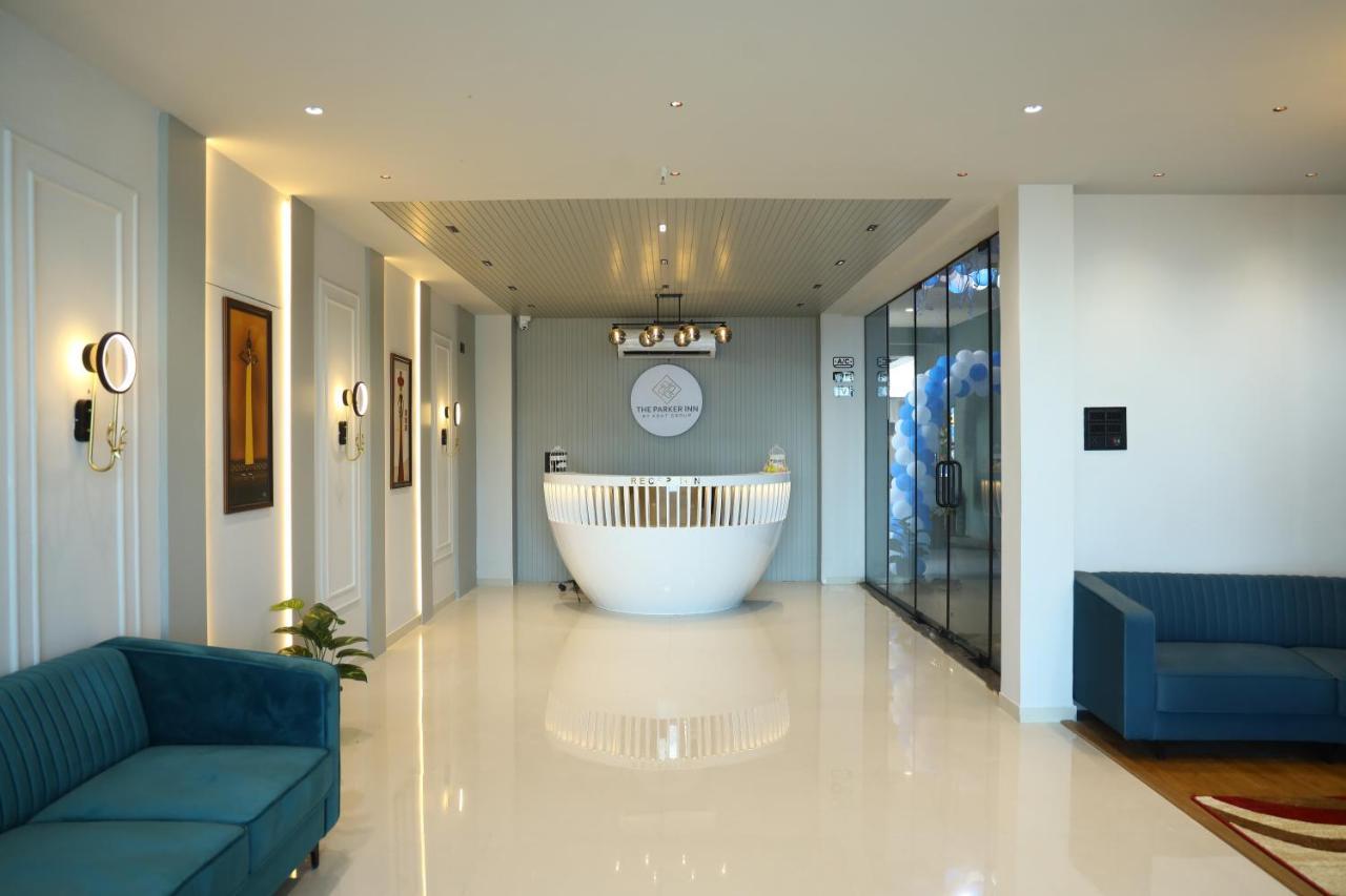 Hotel The Parker Inn By Kbnt Group Surat Exterior foto