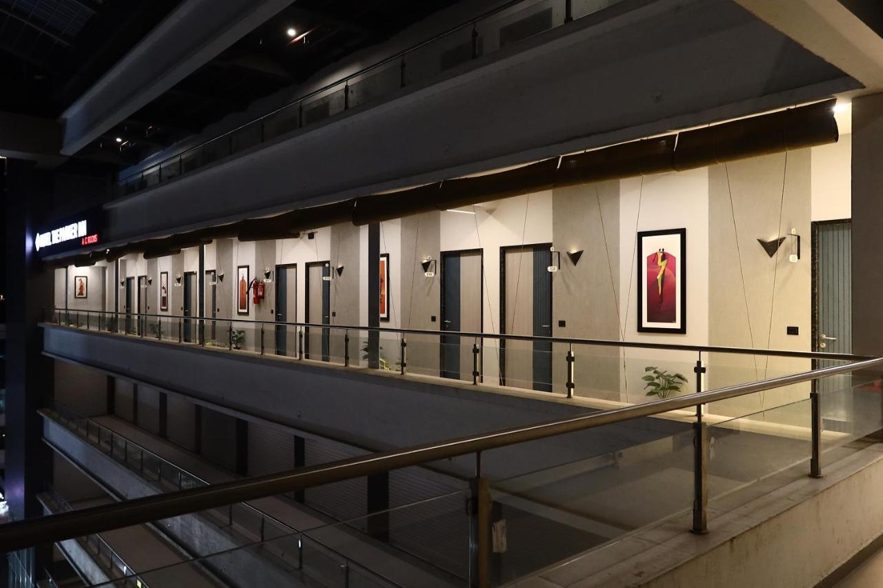 Hotel The Parker Inn By Kbnt Group Surat Exterior foto