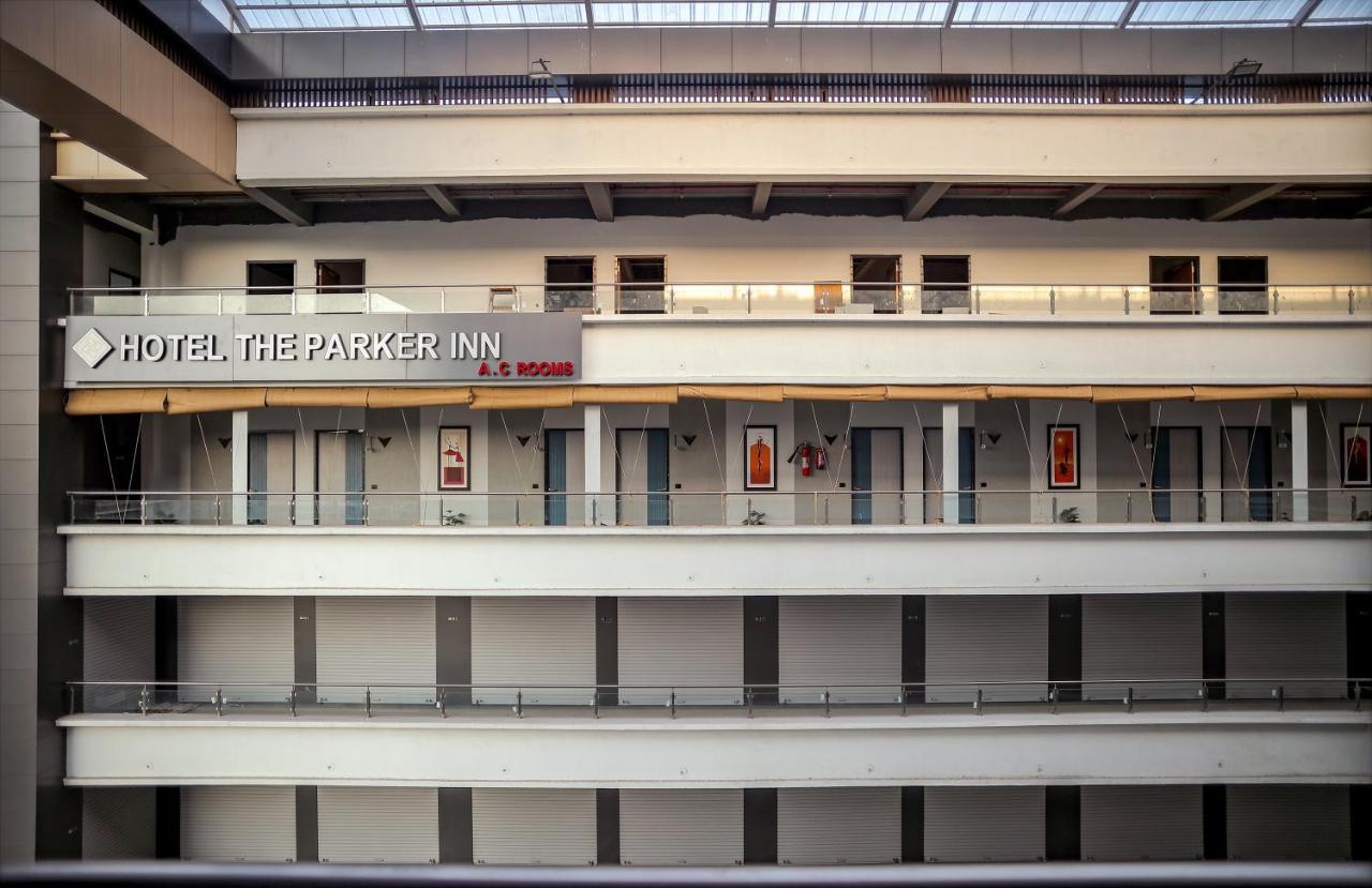 Hotel The Parker Inn By Kbnt Group Surat Exterior foto