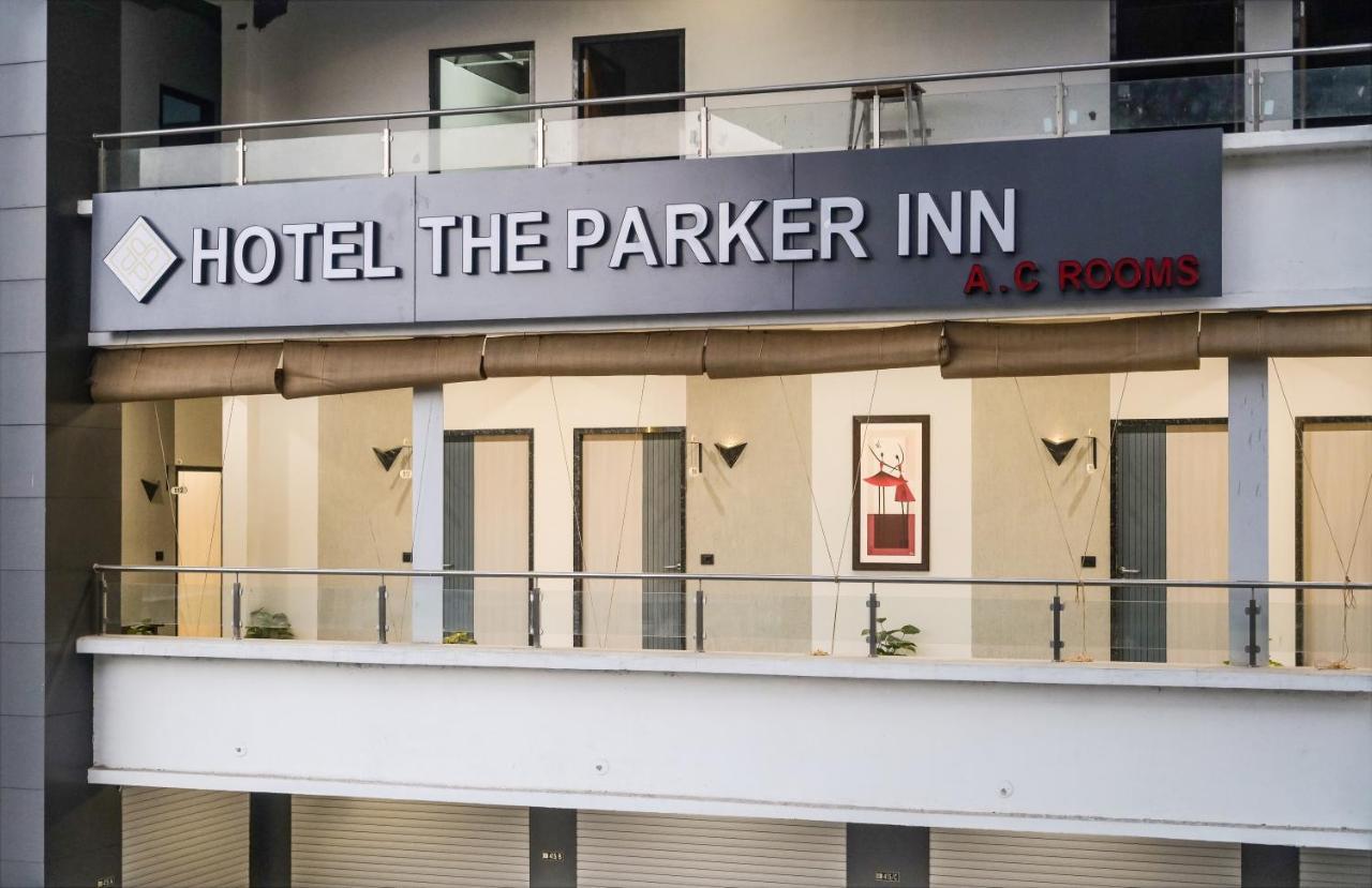 Hotel The Parker Inn By Kbnt Group Surat Exterior foto