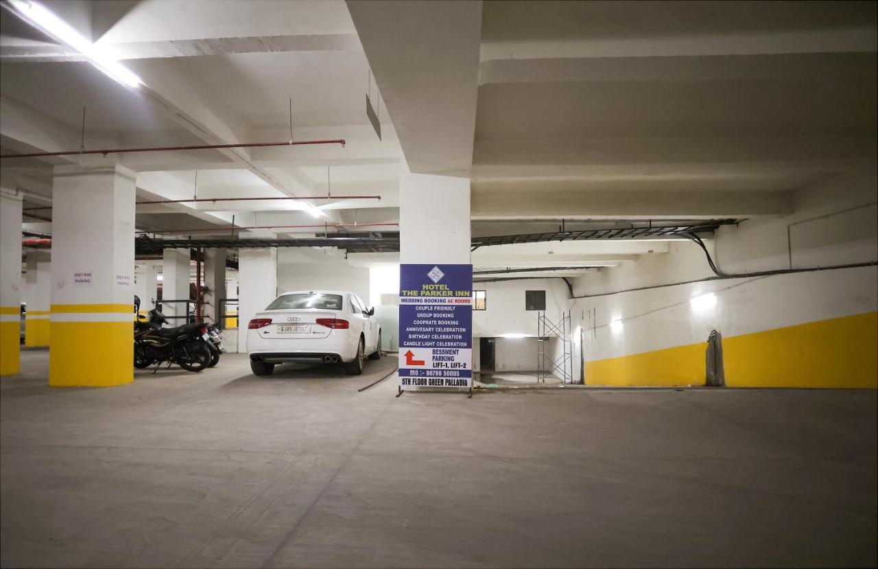 Hotel The Parker Inn By Kbnt Group Surat Exterior foto