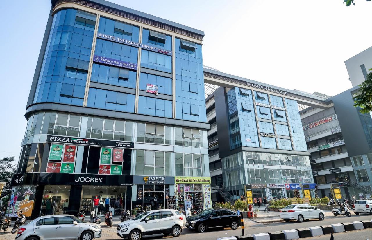 Hotel The Parker Inn By Kbnt Group Surat Exterior foto