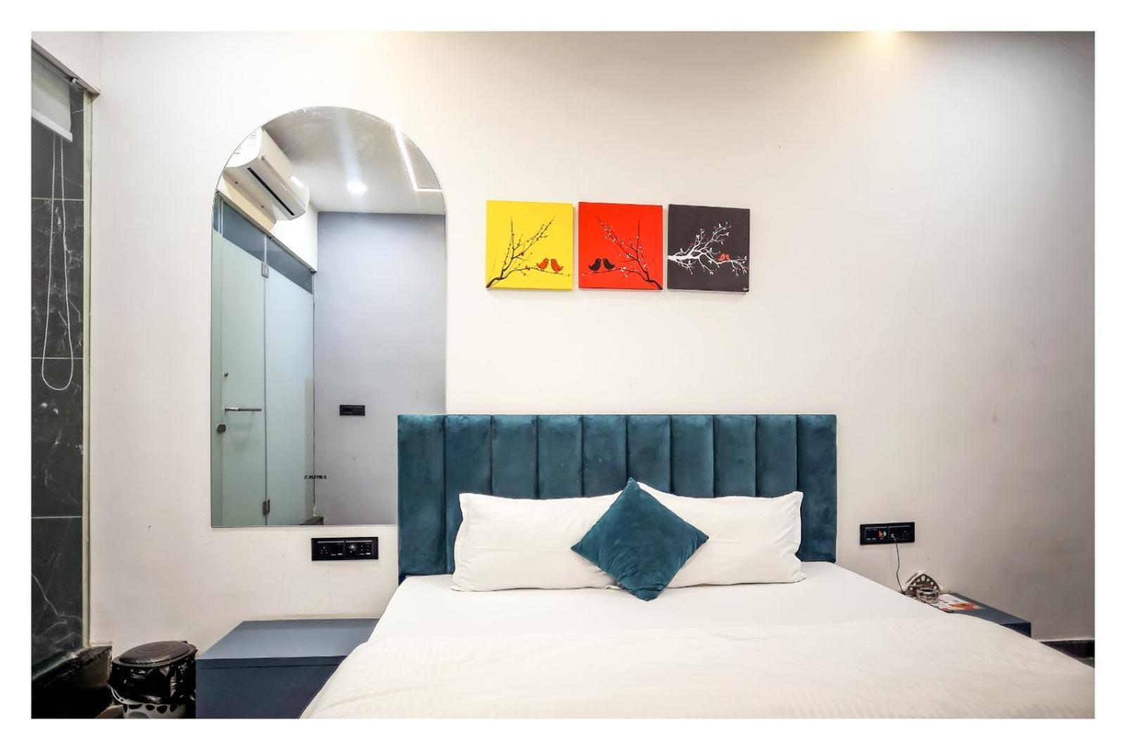 Hotel The Parker Inn By Kbnt Group Surat Exterior foto