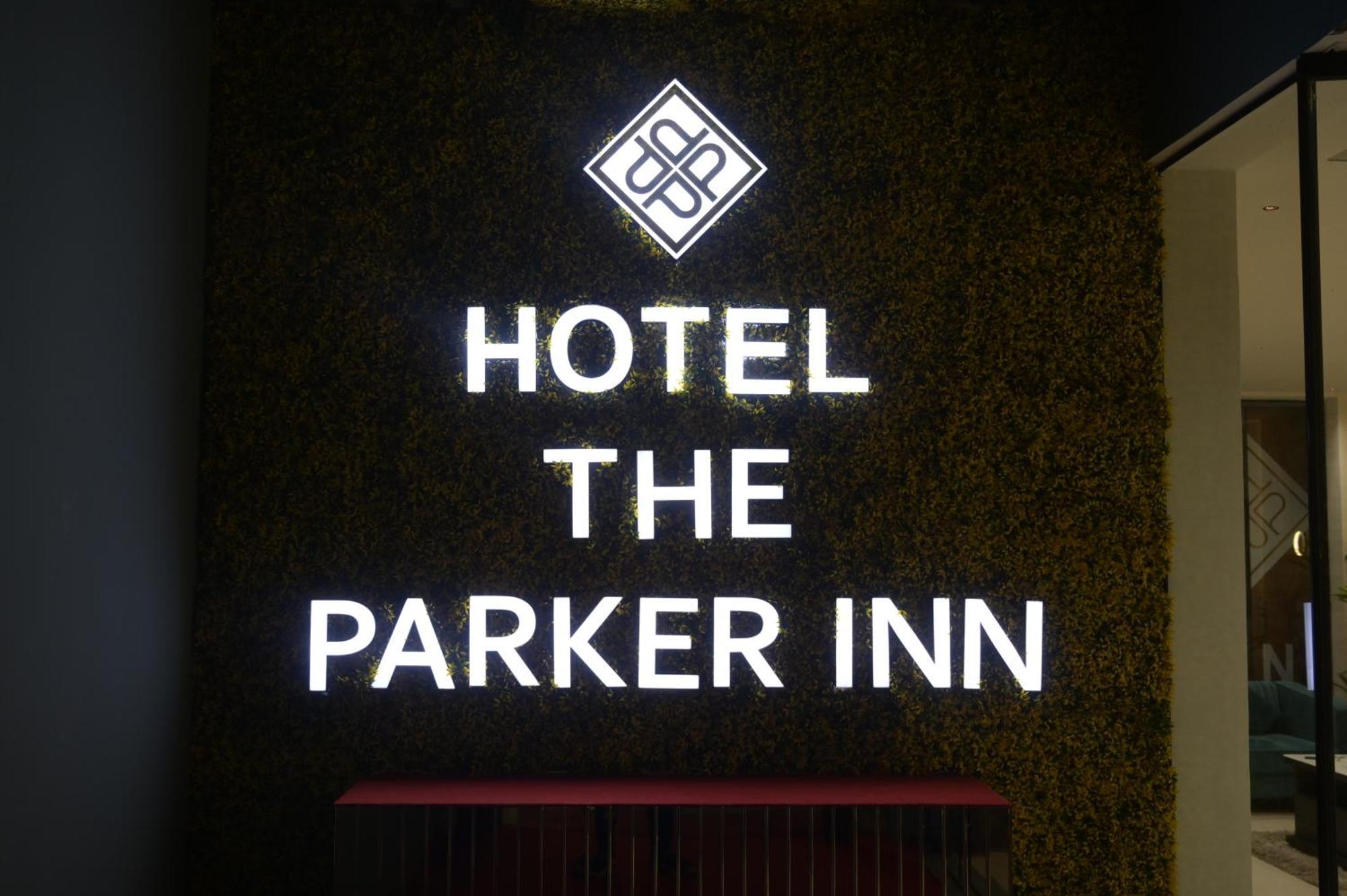 Hotel The Parker Inn By Kbnt Group Surat Exterior foto